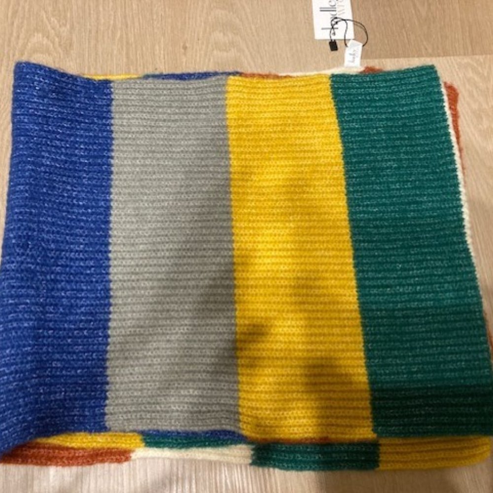 Soft fall/winter knit scarf